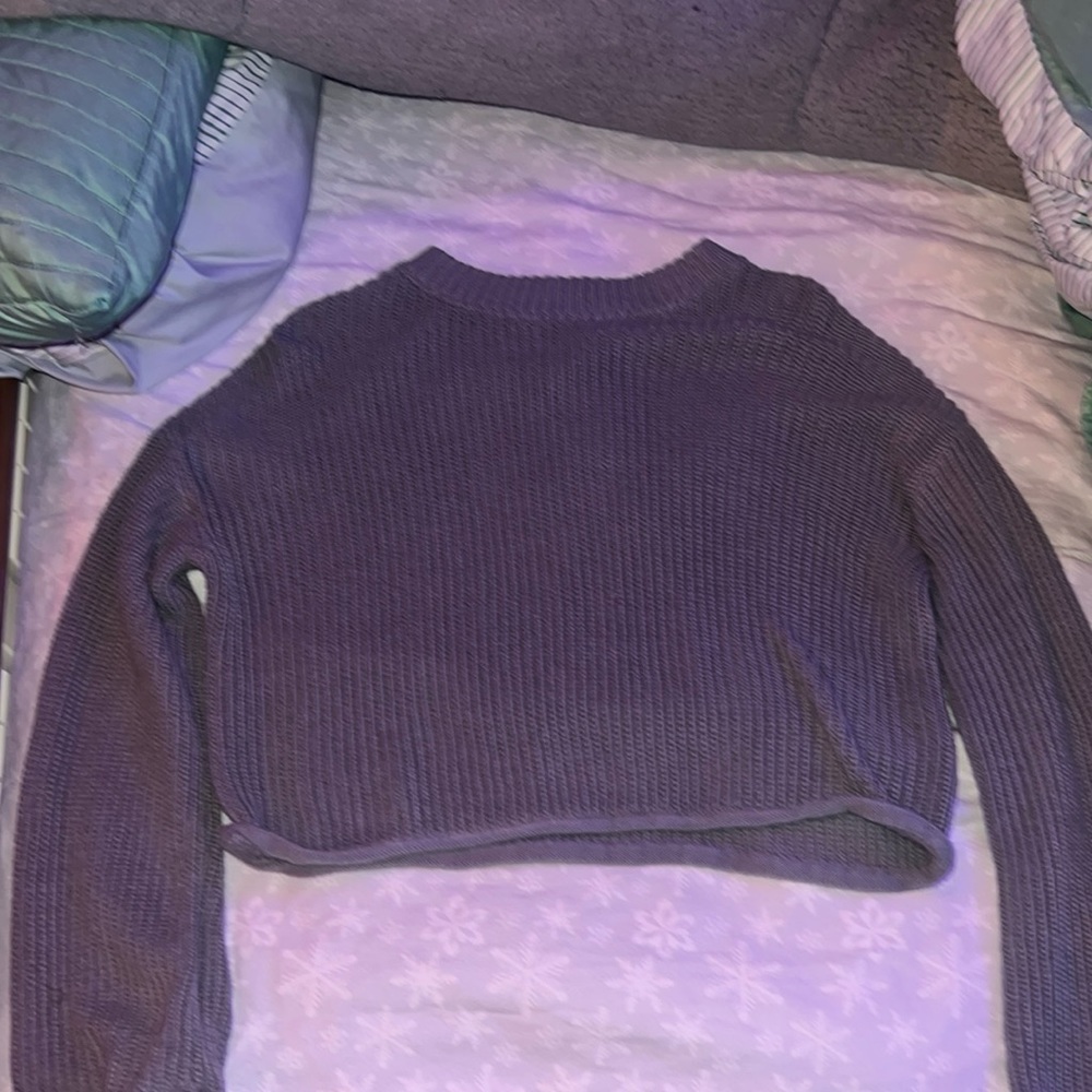 Cropped grey sweater